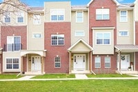 Building Photo - GREAT LOCATION!! 3 Bedroom, 2.5 Bathroom Townhome in West Des Moines!