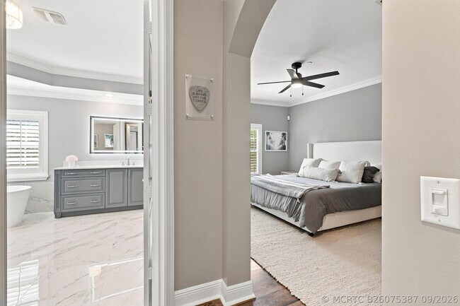 Building Photo - 5550 NE Trieste Terrace