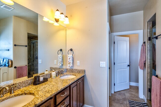 Building Photo - 1085 Diamond Rim Dr