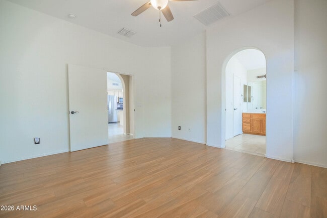 Building Photo - 1401 S 80th St