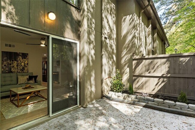 Building Photo - 72 Ivy Pkwy NE