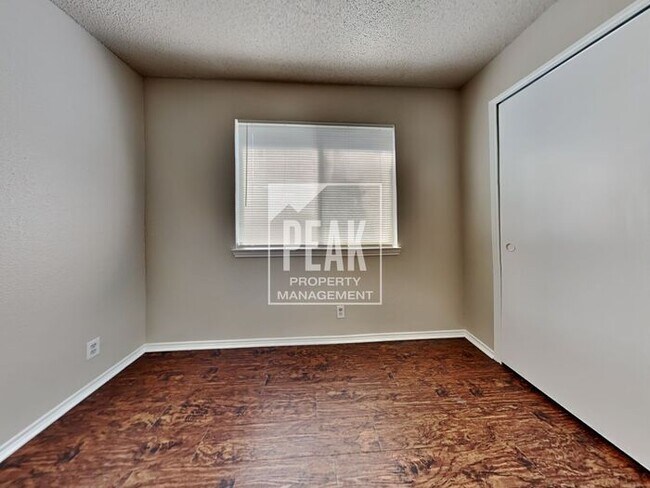 Building Photo - Beautiful Home ready for a June MOVE-IN!