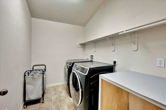 Building Photo - 4026 Bentwood Dr