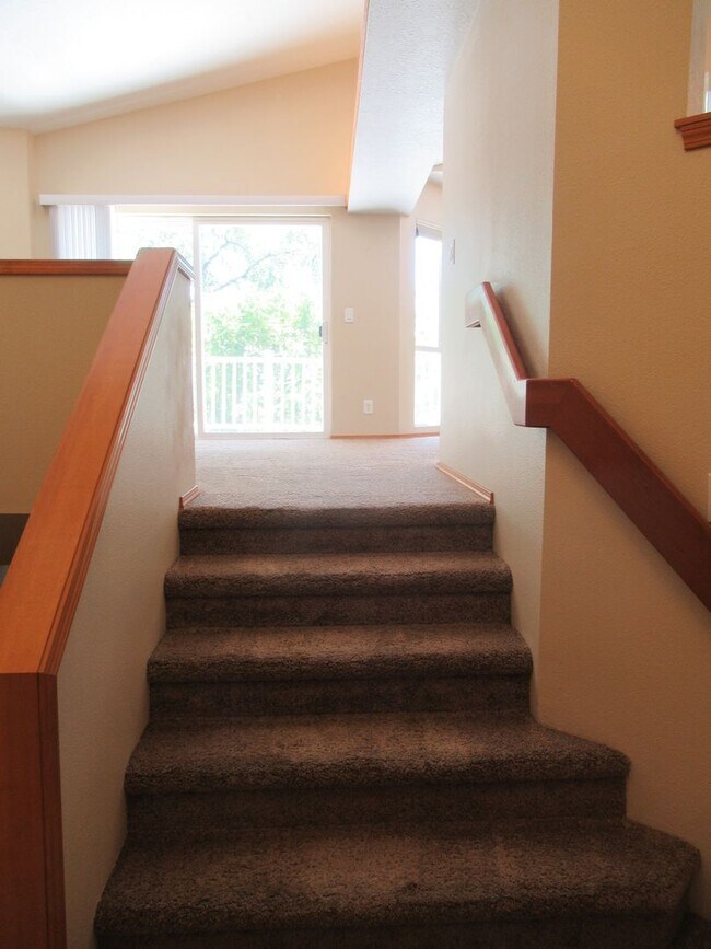 Building Photo - Split Level Two Bedroom Duplex