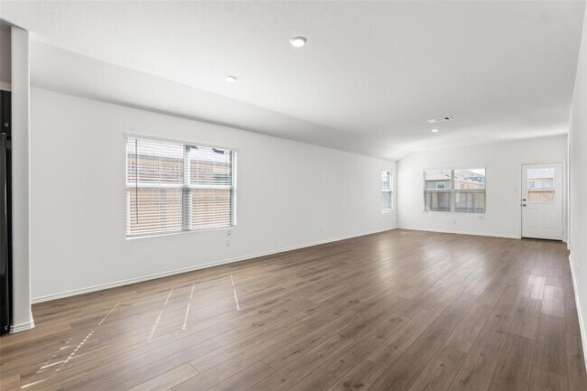 Building Photo - 625 Waterway Ave