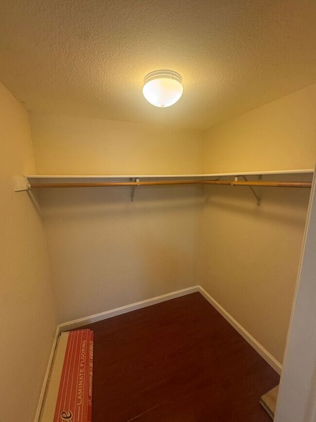 Building Photo - Davis - Centrally Located Home