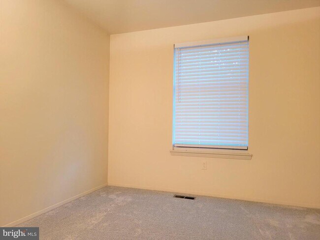 Building Photo - 1 Crotona Ct
