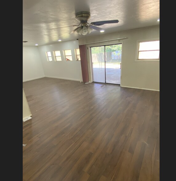 Building Photo - 310 S Sooner Rd