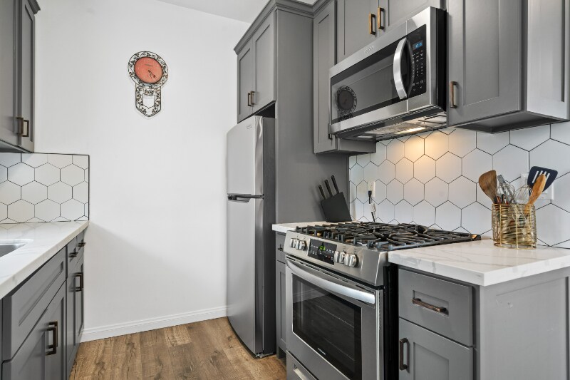 Building Photo - 21 S Venice Blvd