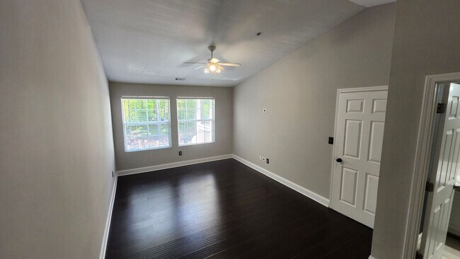 Building Photo - Top-Floor 2-Bed, 2-Bath Condo with Firepla...