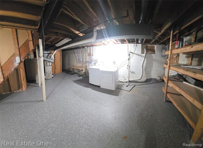 Building Photo - 25825 Sierra Dr