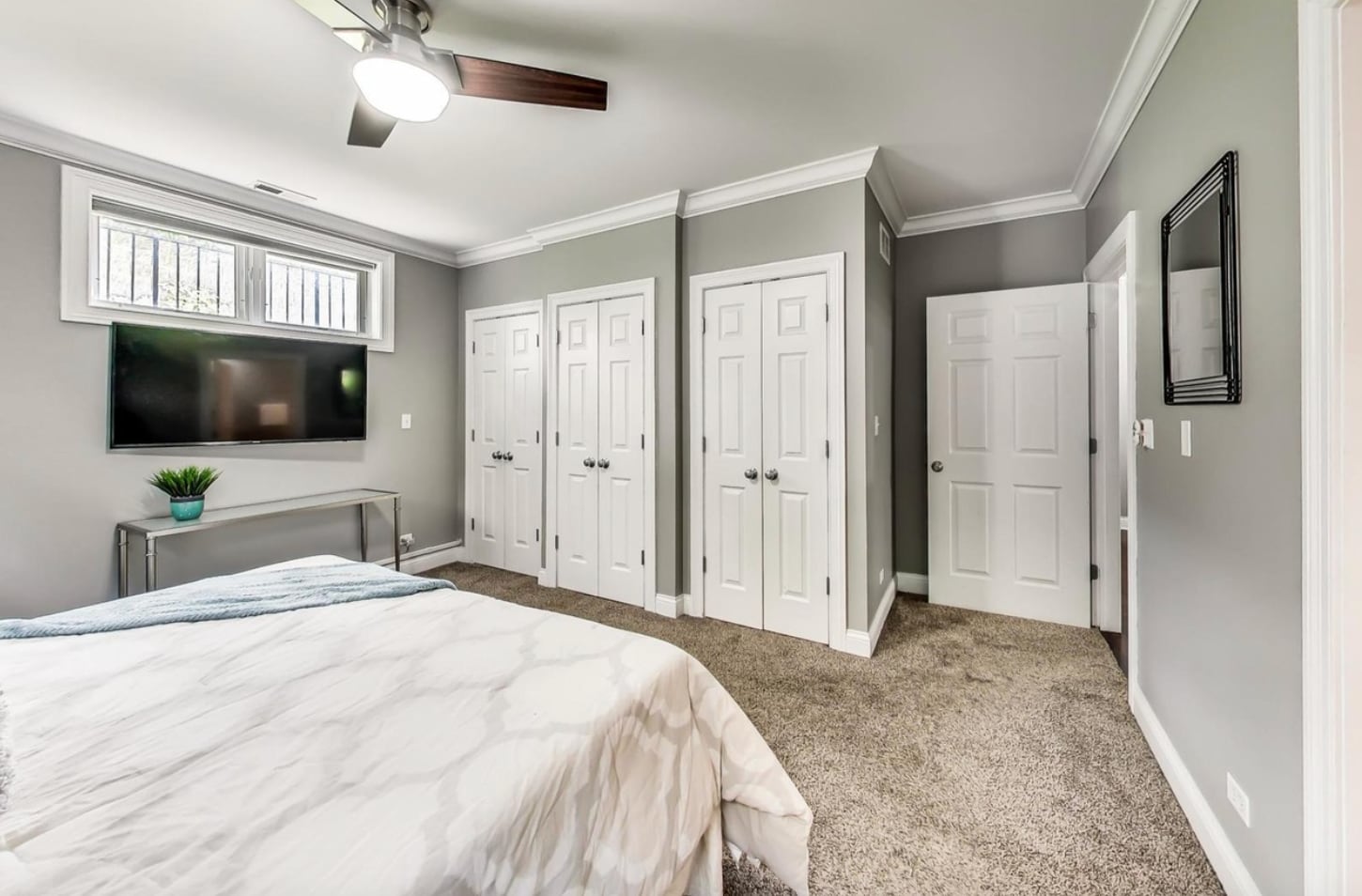 Building Photo - 453 N May St