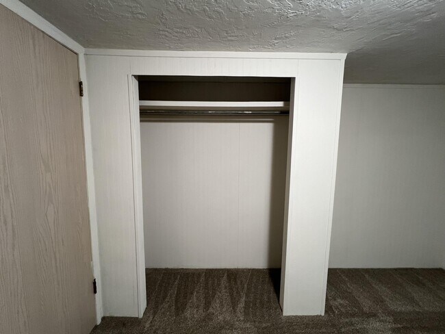 Building Photo - 100 S Davies Rd