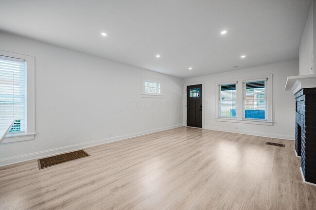 Building Photo - 719 S 17th St