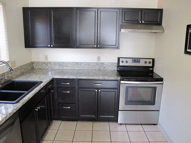 Building Photo - 1620 N Fremont Ave