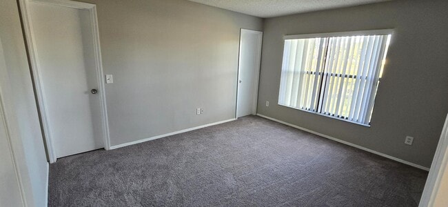 Building Photo - 136 Pine Island Cir