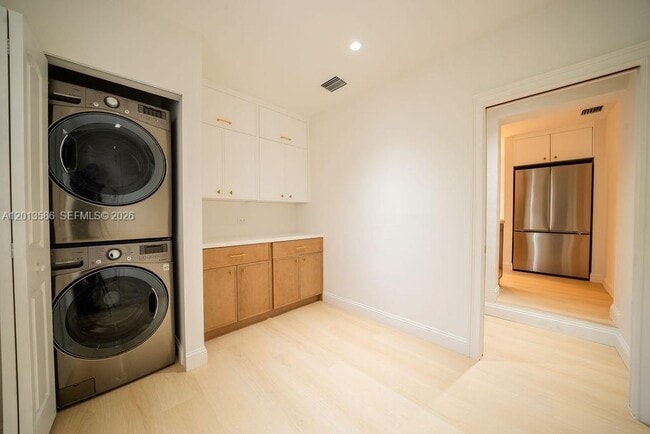 Building Photo - South Greenway Drive, Coral Gables, FL 33134 - 3 BR 2 BA single-family home