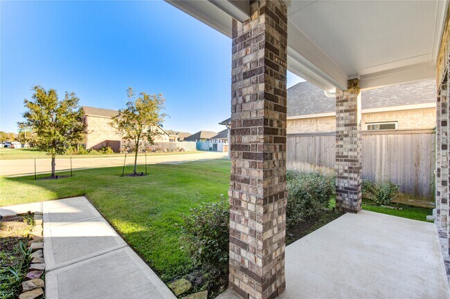 Building Photo - 30243 Twisting Springs Dr