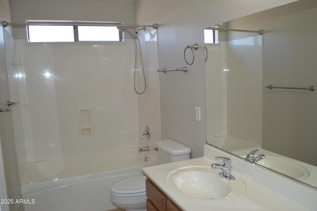 Building Photo - 2534 E Mine Creek Rd