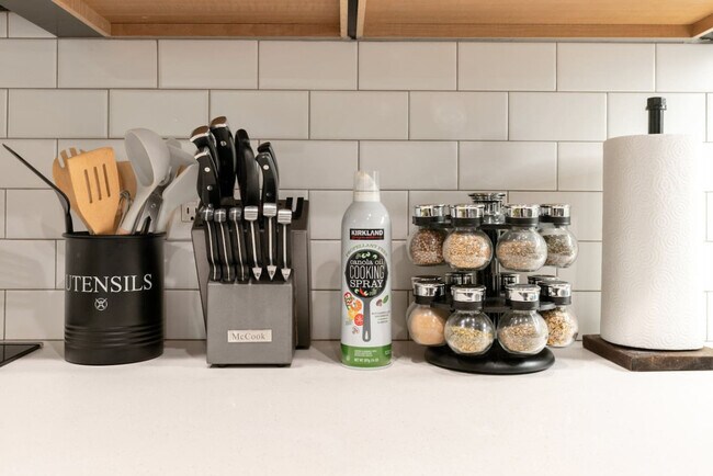 Building Photo - 221 Vine St