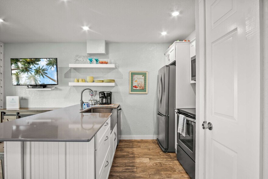 Building Photo - 15209 Leeward Dr