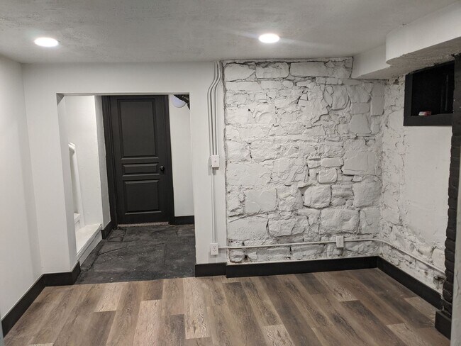 Building Photo - 623 E 100 S