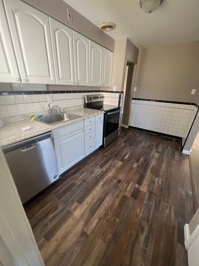 Building Photo - 3 Bedroom One Bath House in Bissell Hills ...