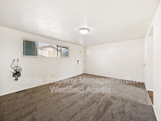 Building Photo - 255 500 N