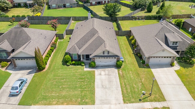 Building Photo - 6906 Breyerton Way SE
