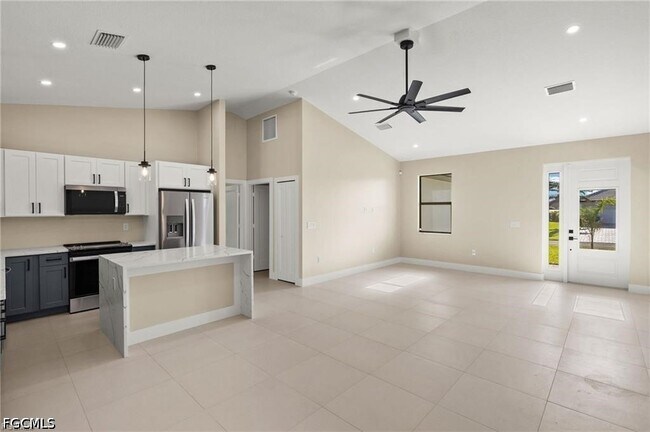 Building Photo - 1008 NW 36th Pl