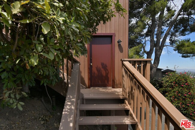 Building Photo - 3682 Berry Dr