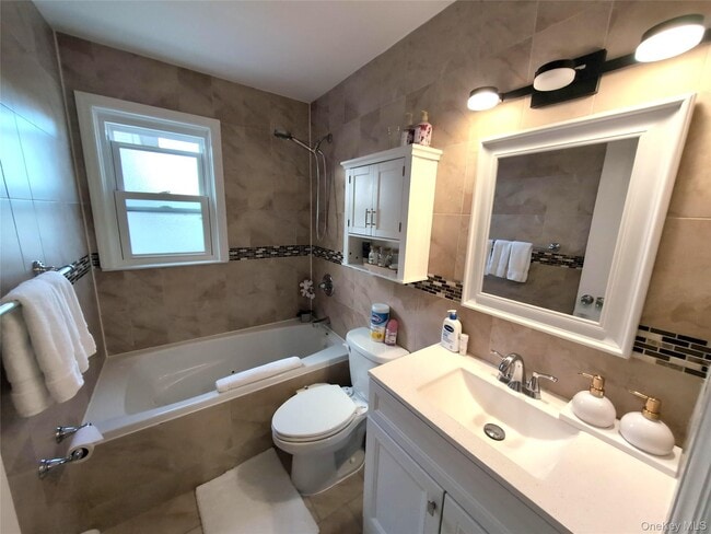 Building Photo - 512 E State St