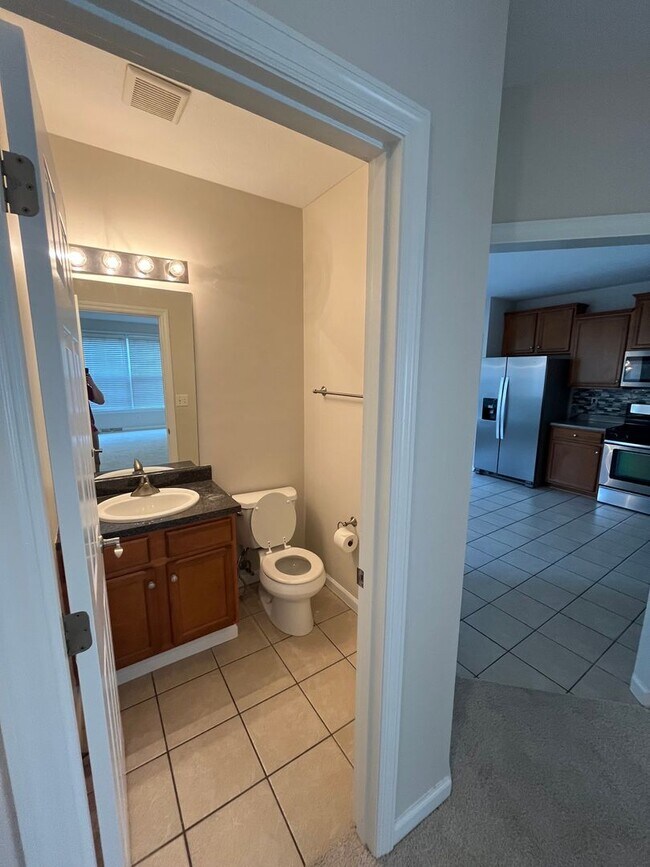 Building Photo - Newly Renovated 3 Bed 2.5 Bath Townhouse in Wexford available NOW!