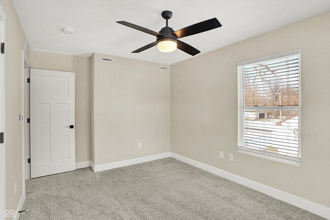 Building Photo - 3264 Orchard Ave