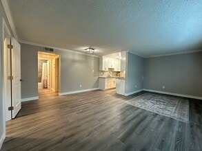 Building Photo - $500 Lease Signing Bonus!  Spacious Renovated One-Bedroom in Prime Midtown Location!