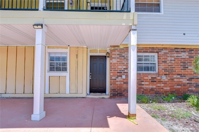 Building Photo - 200 Country Club Dr