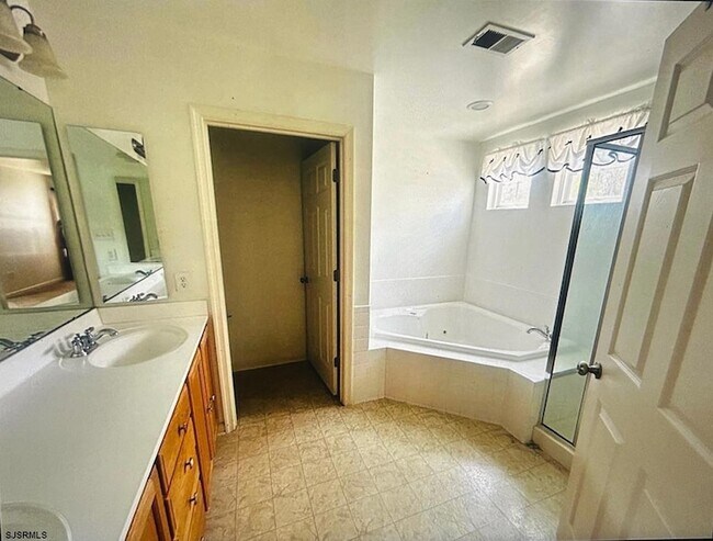 Building Photo - 116 Waverly Rd