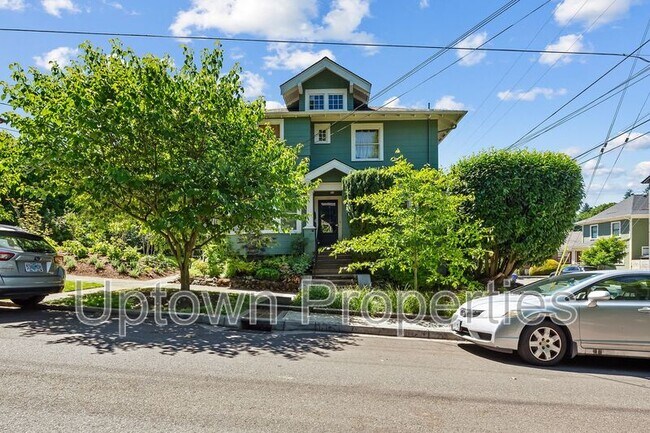 Building Photo - 1005 SE 27th Ave