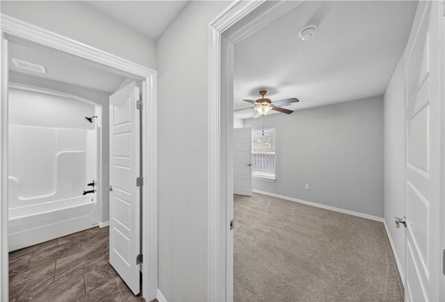 Building Photo - 4559 W Barhem Dr