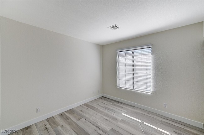 Building Photo - 2633 Durango Dr