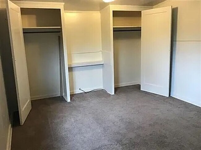 Building Photo - Available immediately! 1,700/mo 2BD/1BA ho...