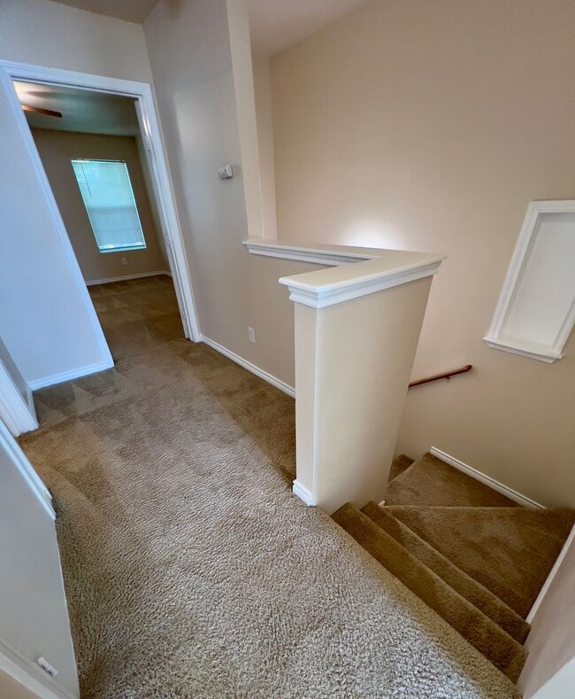 Building Photo - Beautiful Town Home in the Heart of San An...