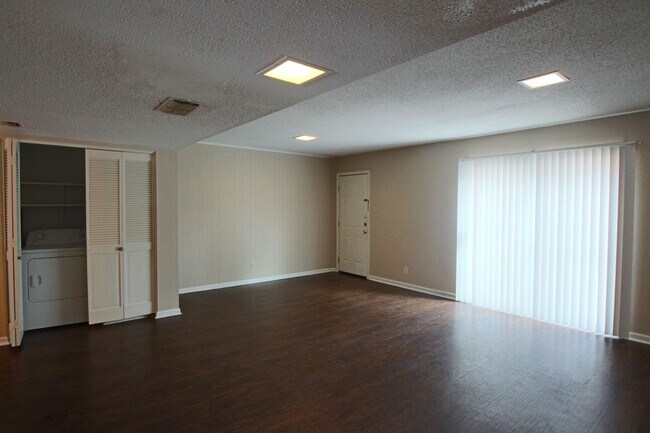 Building Photo - Delmar Dr. 2510/2512
