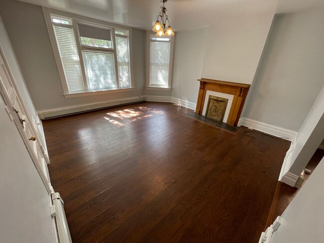 Building Photo - Must See Two Bedroom in SLC Avenues! $1695