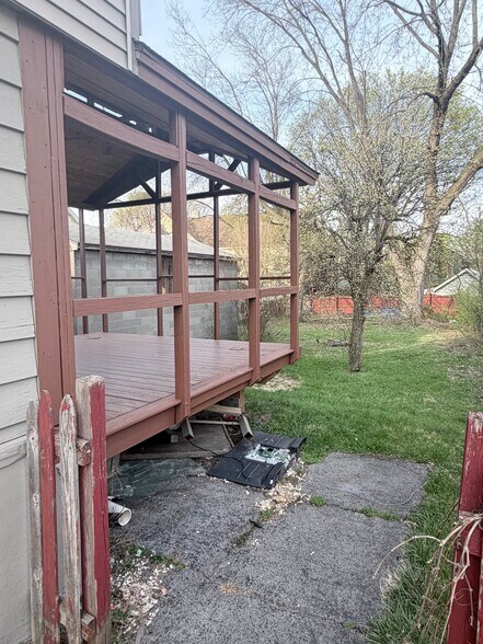 Building Photo - 1022 Avery Ave