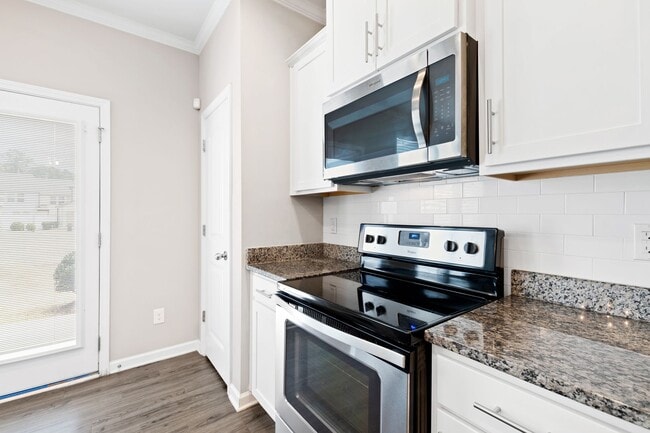 Building Photo - Modern Elegance in Brightleaf: 3-Bedroom Townhouse with Amenities Galore