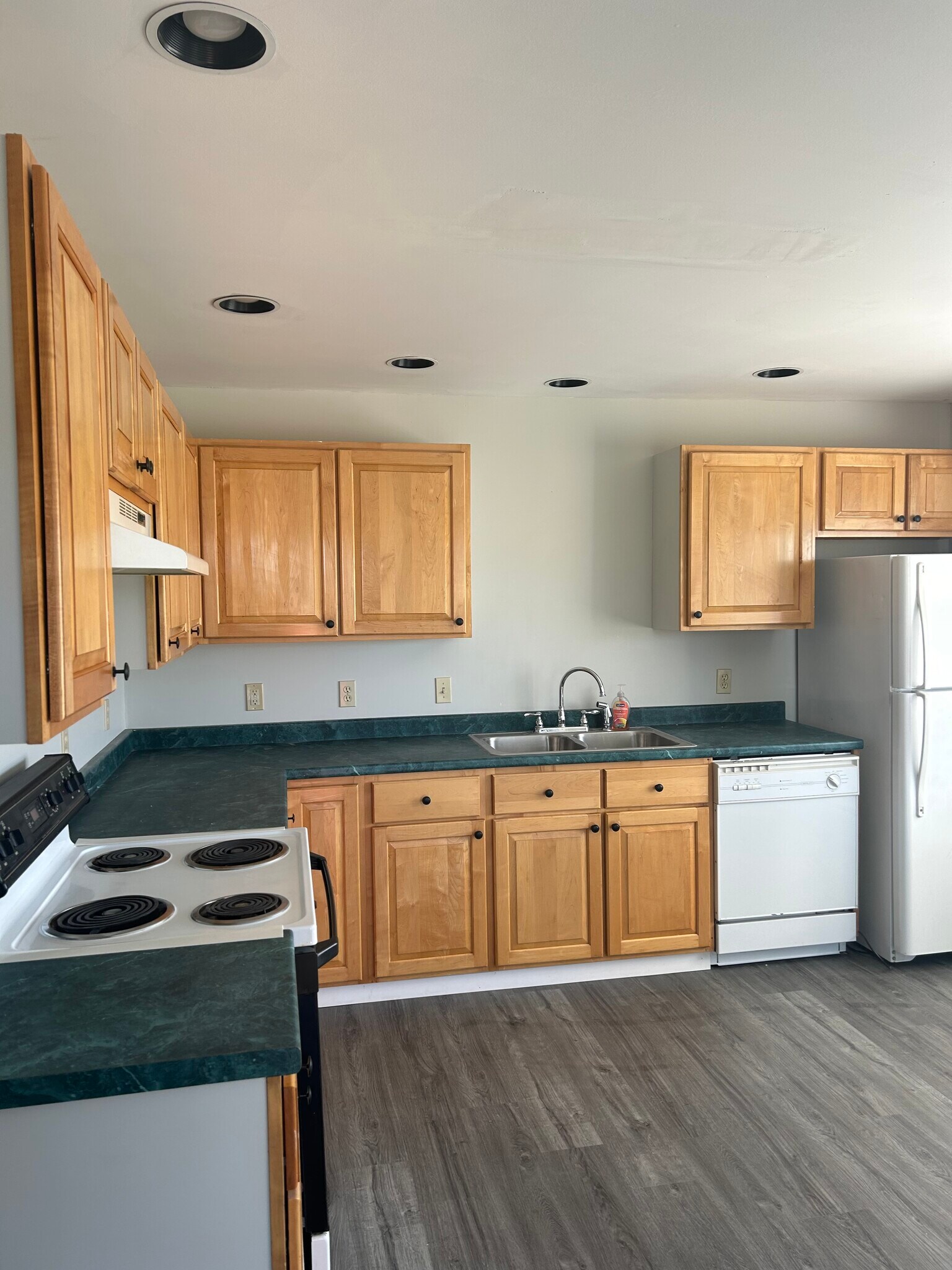 Kitchen - 18 Notch Glen Dr