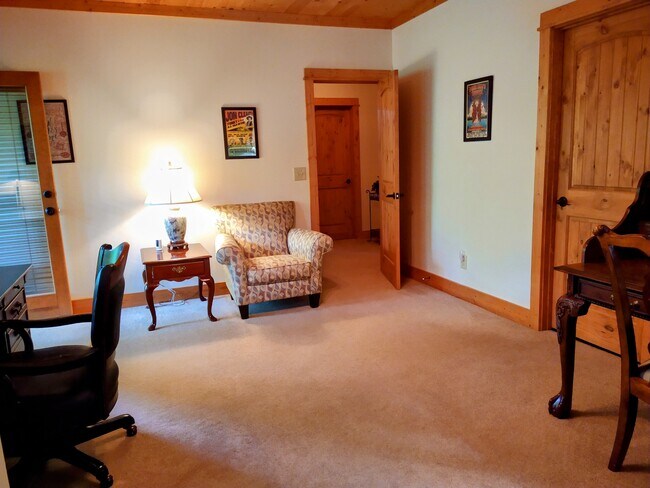 Building Photo - 386 Arbor Dr