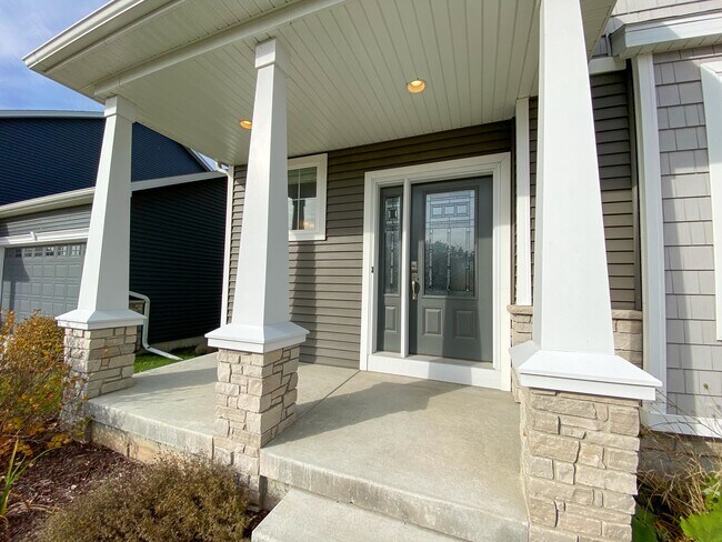 Building Photo - 9626 Sweet Autumn Dr