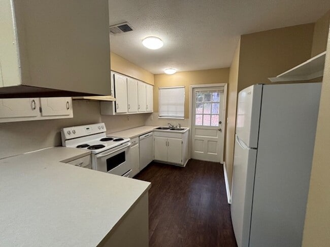 Building Photo - Duplex Unit